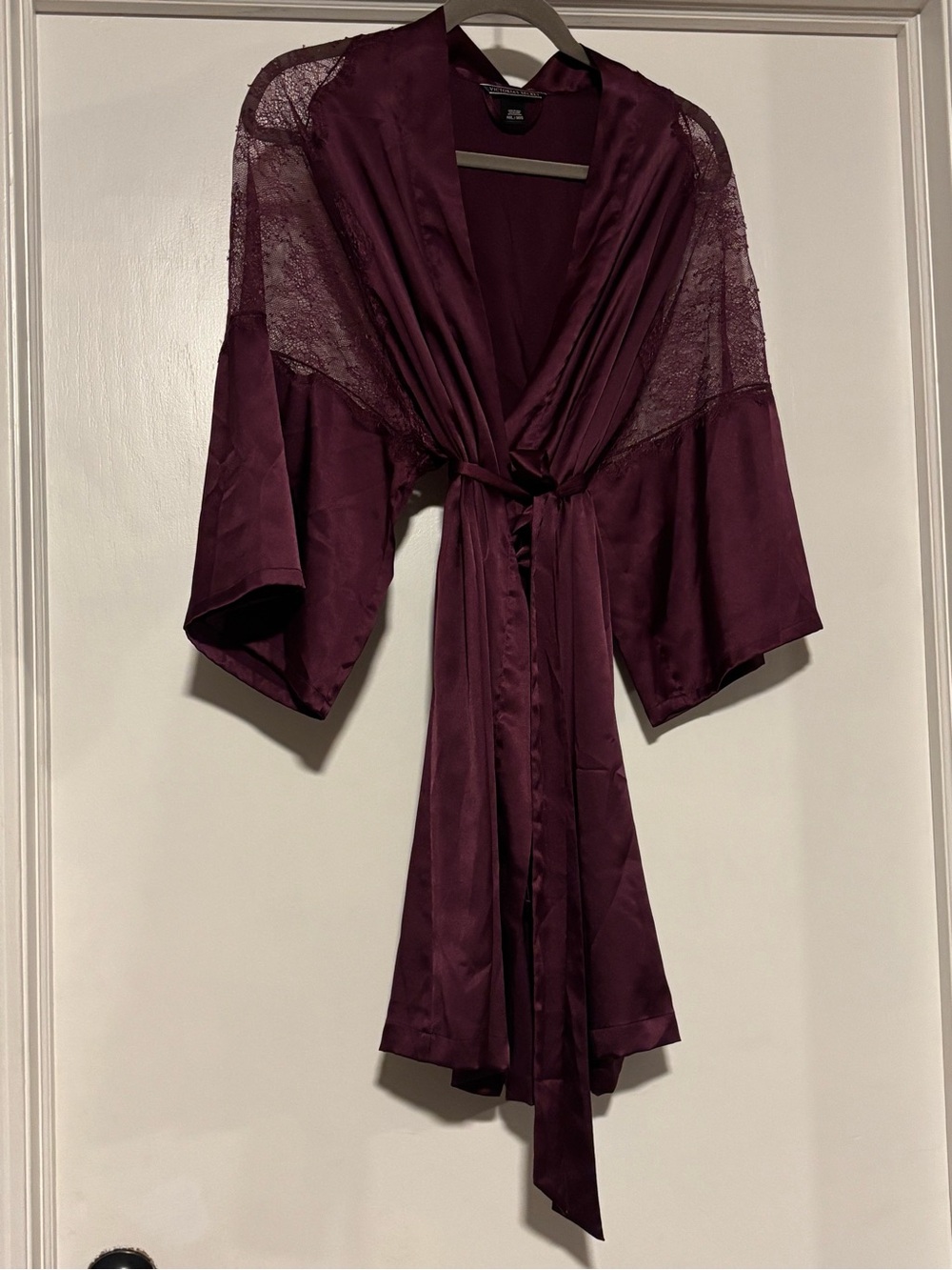 🌸Victoria's Secret Plum Lace-Panel Satin Robe